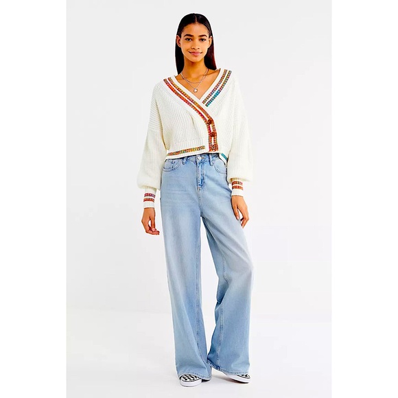 URBAN OUTFITTERS Laura Button-Down Cropped Cardigan - Picture 3 of 8